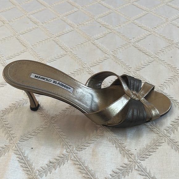 Manolo Blahnik metallic heels - Picture 3 of 6